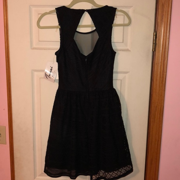 Black lace dress - Picture 2 of 3